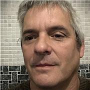 Me interesa despertar la curiosidad y a través de esta, generar el deseo de aprender. Uso mucho la experimentación para que mis alumnos descubran sus aciertos y errores y aprendan de ambos